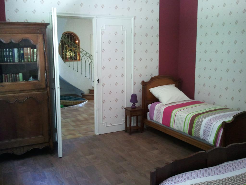 Mas Du Trezon Bed & Breakfast Шоле Екстериор снимка