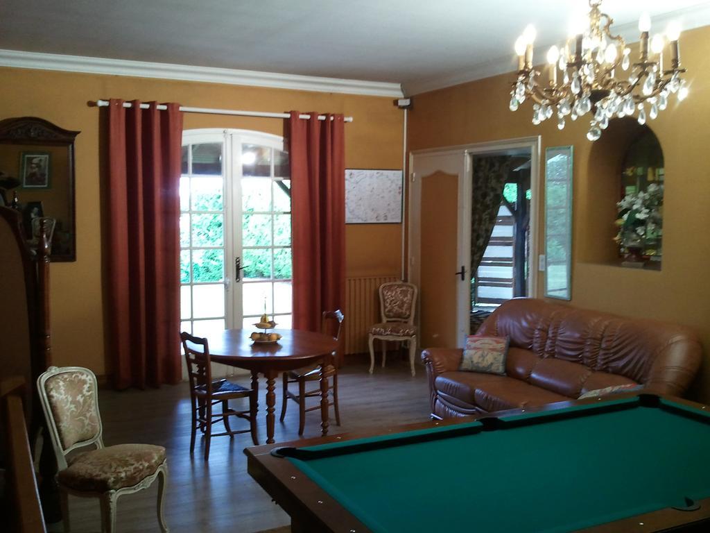 Mas Du Trezon Bed & Breakfast Шоле Екстериор снимка