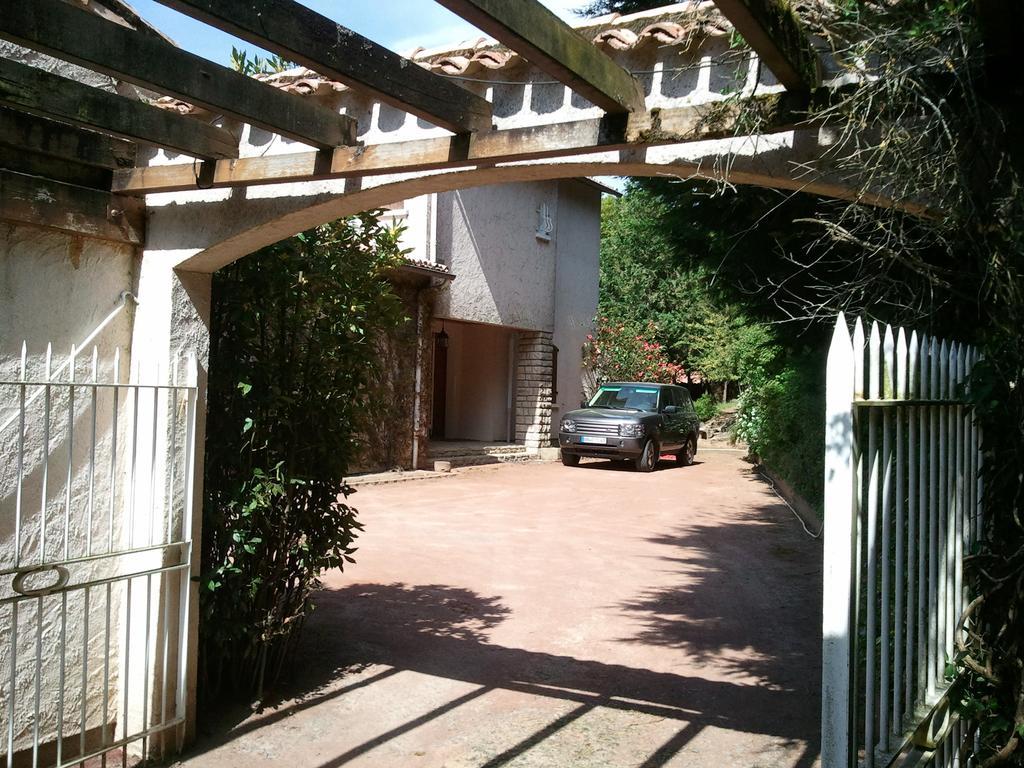 Mas Du Trezon Bed & Breakfast Шоле Екстериор снимка