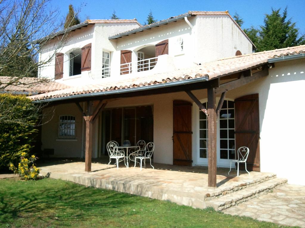 Mas Du Trezon Bed & Breakfast Шоле Екстериор снимка