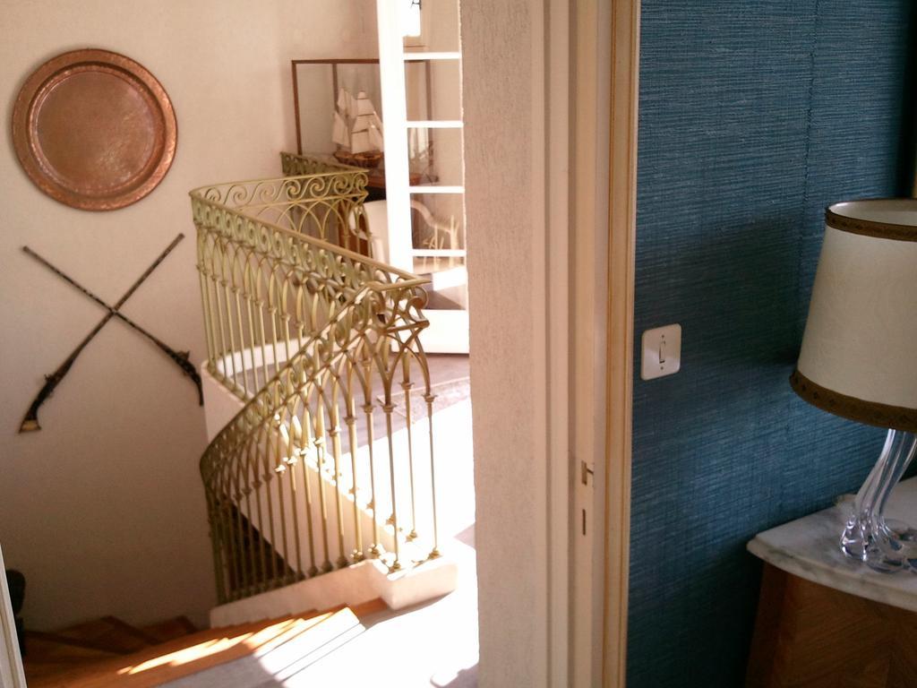 Mas Du Trezon Bed & Breakfast Шоле Стая снимка